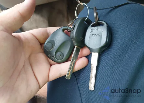 1998 Saab 900 S из США, поврежденный, VIN YS3DD75B4W7004103